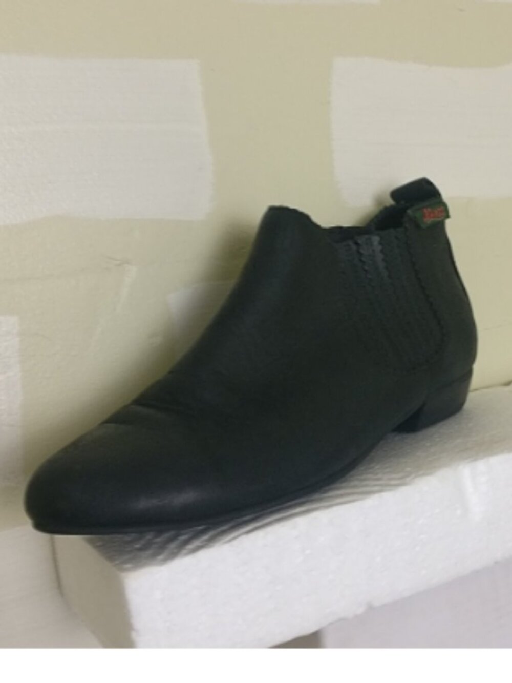 G.H Bass Genuine Leather Chelsea Boot 6us/4uk with 0.5' heel Spring/Fall/Winter